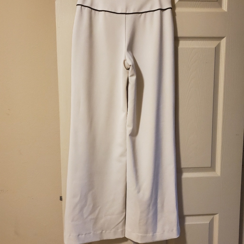 WHITE HOUSE BLACK MARKET WIDE LEG PANTS!
